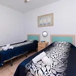 Wonderful 2 Bedroom Location Apartman
