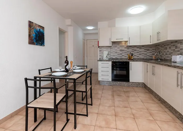 Wonderful 2 Bedroom Location Lägenhet