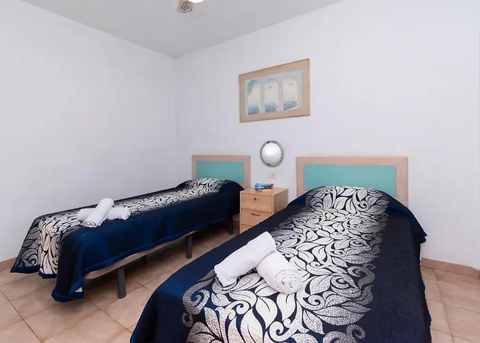 Wonderful 2 Bedroom Location Lägenhet