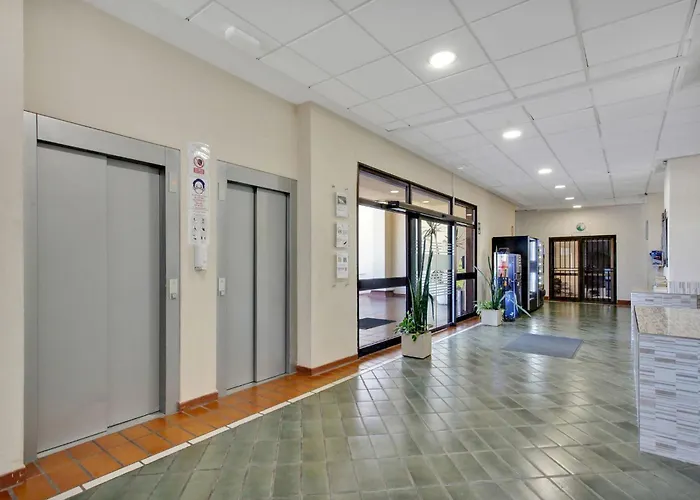 Wonderful 2 Bedroom Location Lägenhet